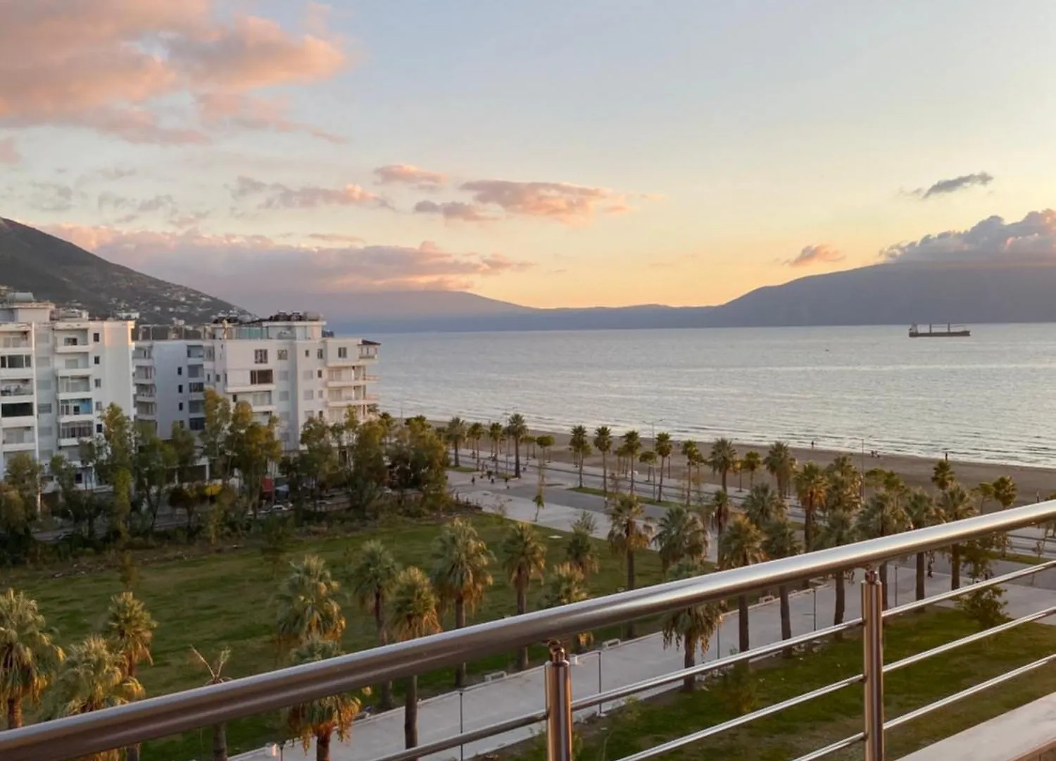 Sea Side Apartment Vlorë